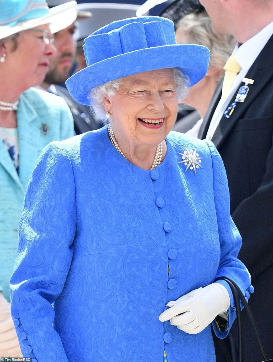 Queen Elizabeth ll : pic #1142320