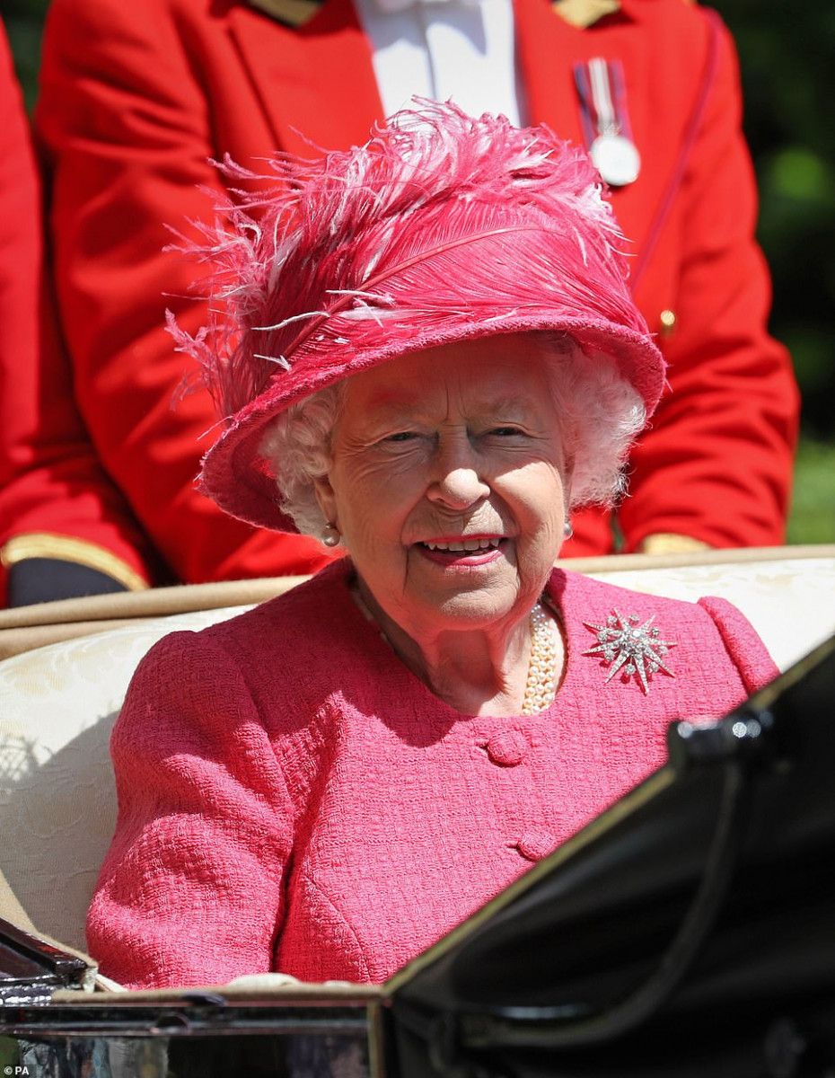 Queen Elizabeth ll : pic #1147791