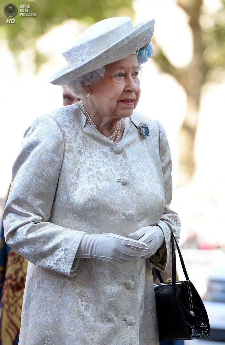 Queen Elizabeth ll : pic #614128
