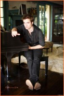 Robert Pattinson photo #