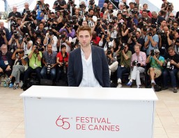 Robert Pattinson photo #