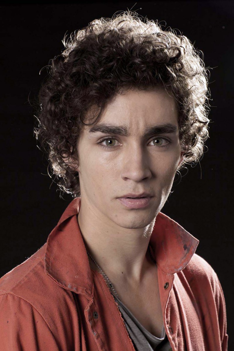 Robert Sheehan: pic #399085