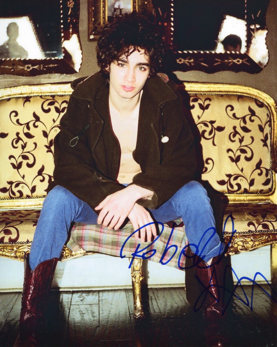 Robert Sheehan: pic #475234