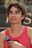 Robert Sheehan pic #633773