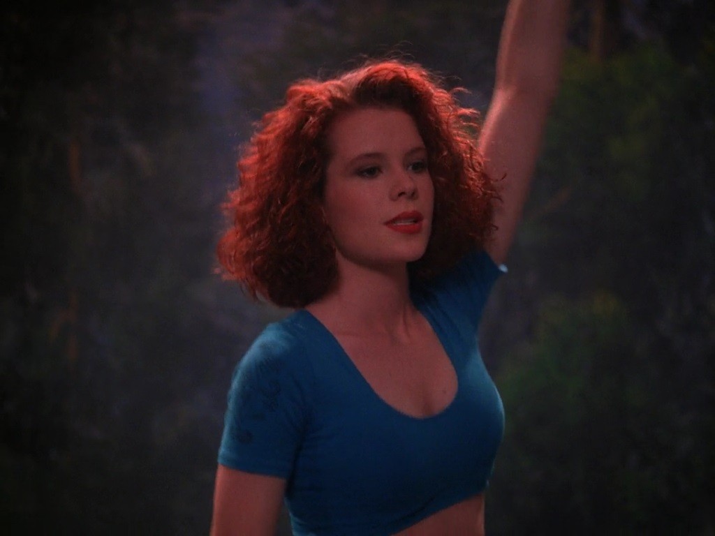 Robyn Lively: pic #972289