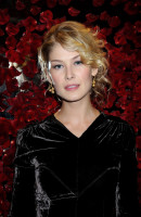 Rosamund Pike photo #