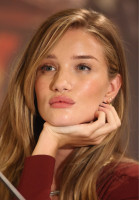 Rosie Huntington-Whitely photo #