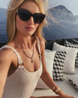 Rosie Huntington-Whitely photo #