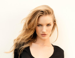 Rosie Huntington-Whitely photo #