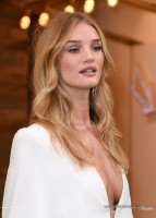 Rosie Huntington-Whitely photo #