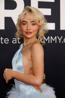 Sabrina Carpenter photo #
