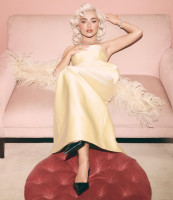 Sabrina Carpenter photo #