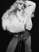 Sabrina Carpenter photo #