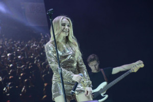 Sabrina Carpenter photo #