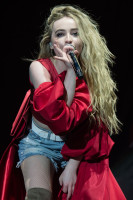 Sabrina Carpenter photo #