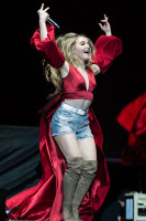 Sabrina Carpenter photo #