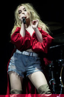 Sabrina Carpenter photo #