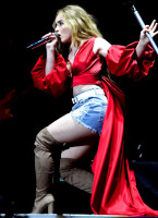 Sabrina Carpenter photo #