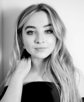 Sabrina Carpenter photo #