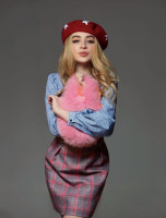 Sabrina Carpenter photo #