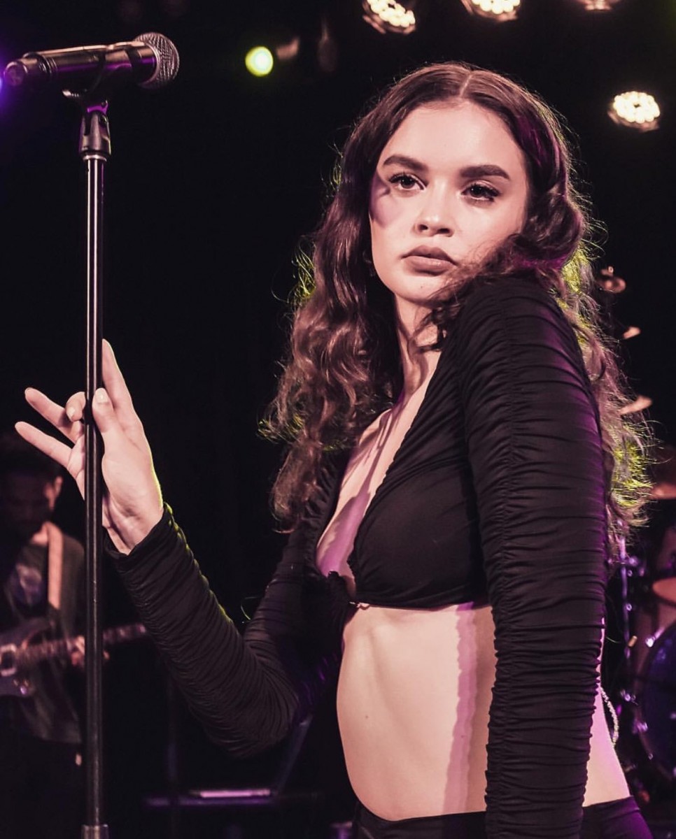 Sabrina Claudio: pic #1067306