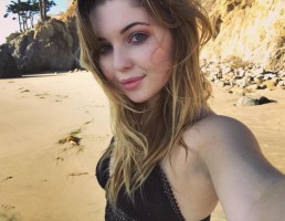 Sammi Hanratty photo #