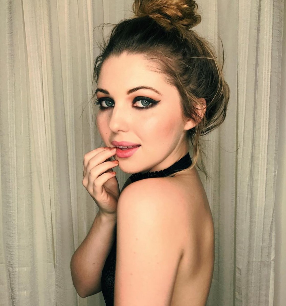 Sammi Hanratty: pic #1073378