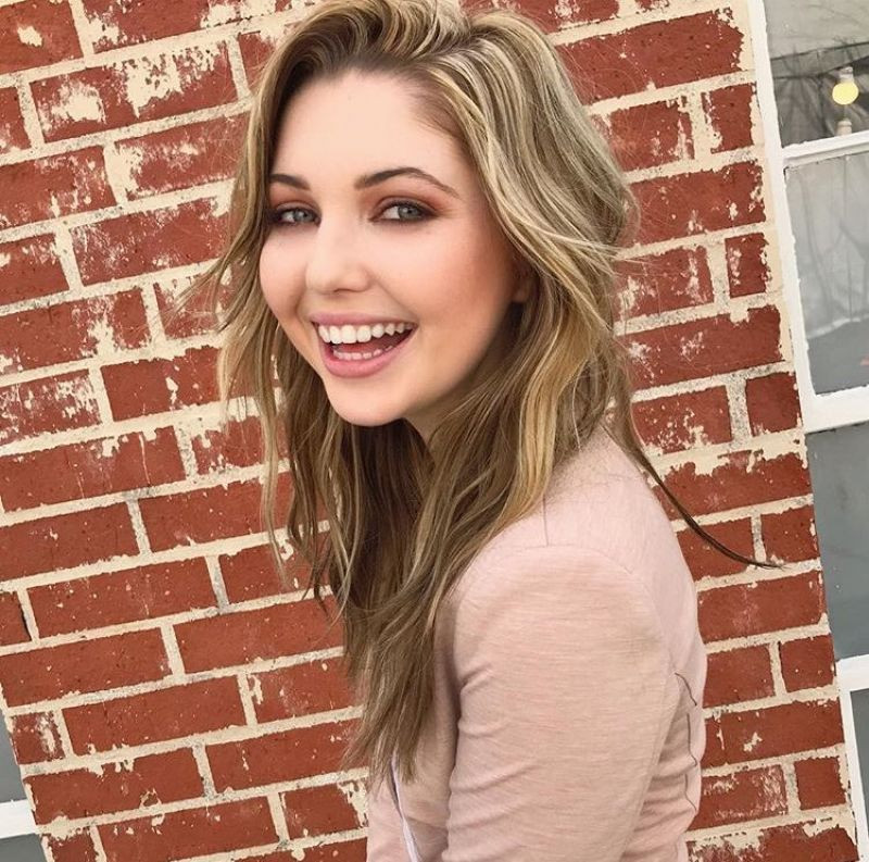 Sammi Hanratty: pic #1028126