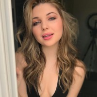 Sammi Hanratty photo #