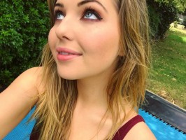 Sammi Hanratty photo #