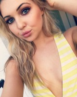 Sammi Hanratty photo #