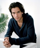 Santiago Cabrera photo #