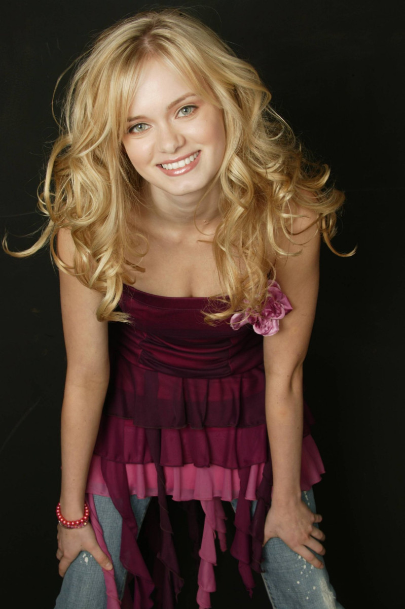 Sara Paxton: pic #191434