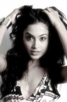 Sarah-Jane Dias  photo #