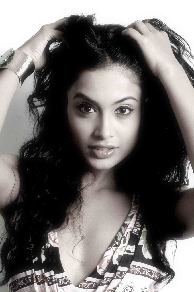 Sarah-Jane Dias : pic #560506