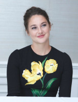 Shailene Woodley photo #