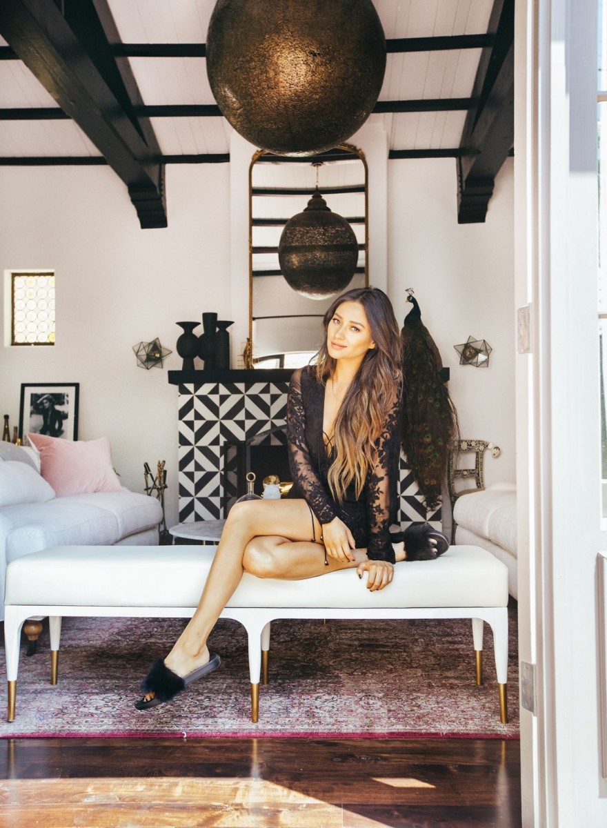 Shay Mitchell: pic #947567