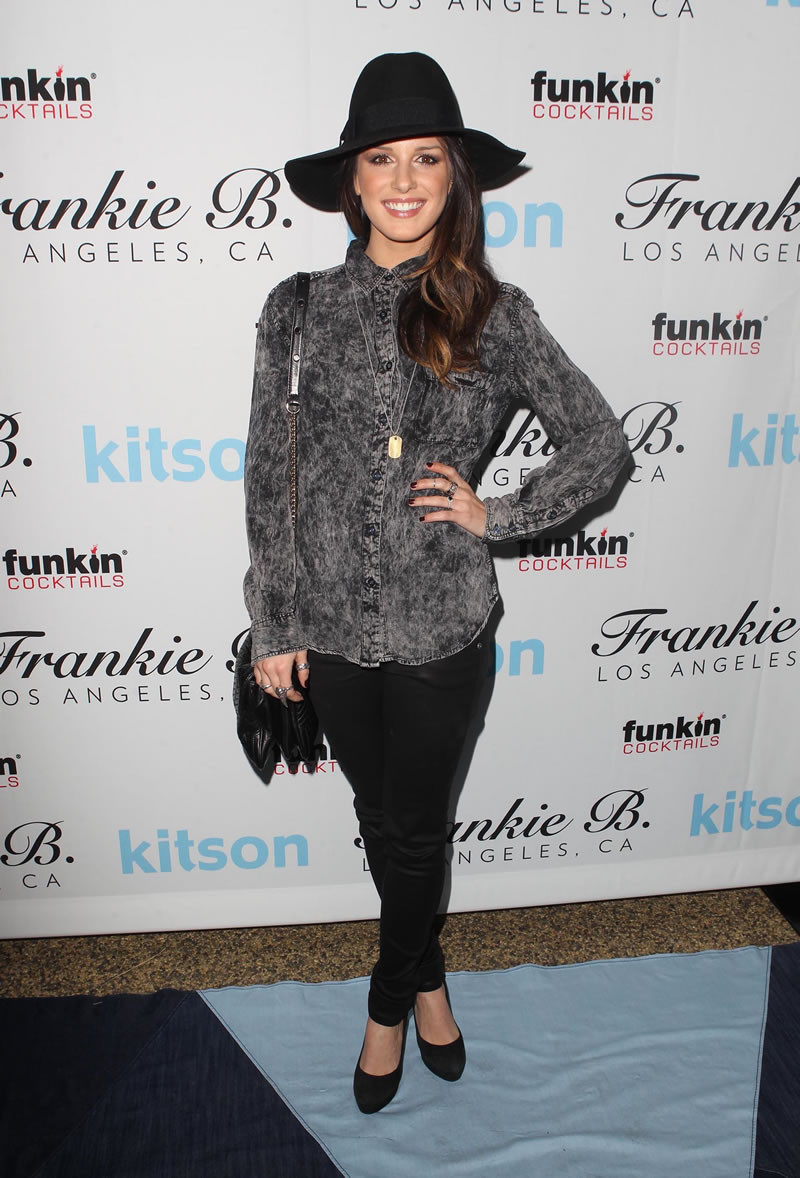 Shenae Grimes: pic #560652