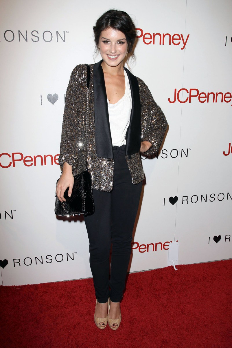 Shenae Grimes: pic #257219