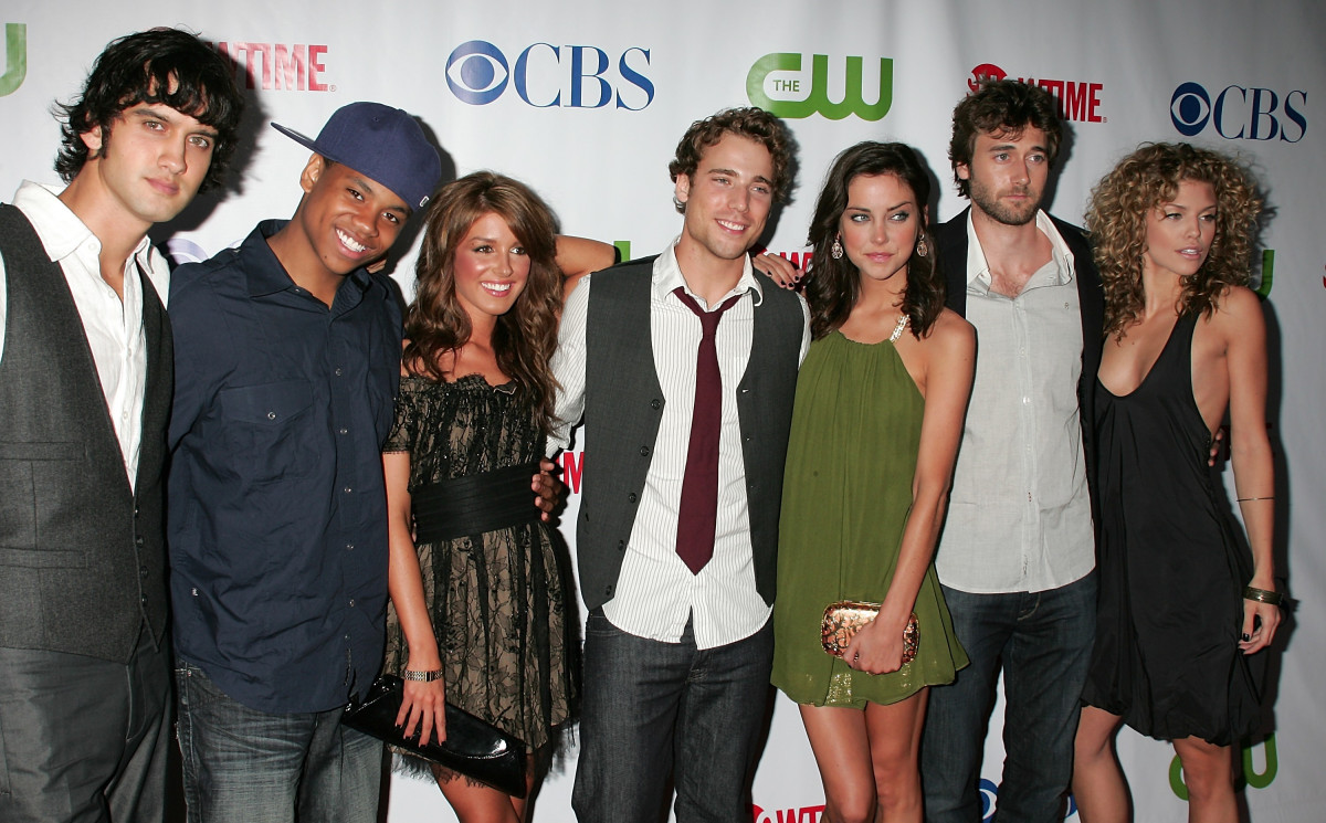 Shenae Grimes: pic #237959