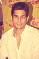 Sidharth Malhotra pic #563789