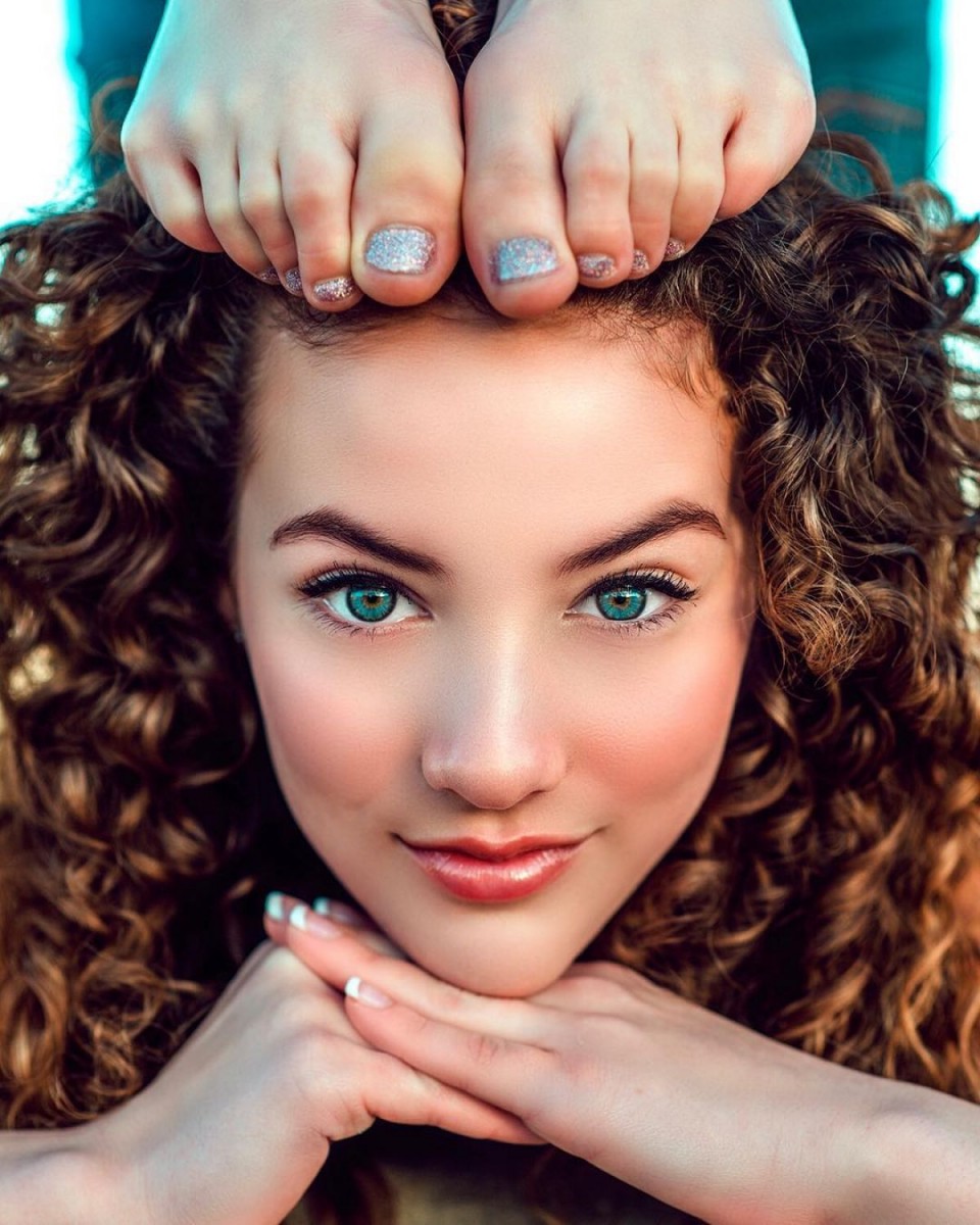 Sofie Dossi: pic #1050001