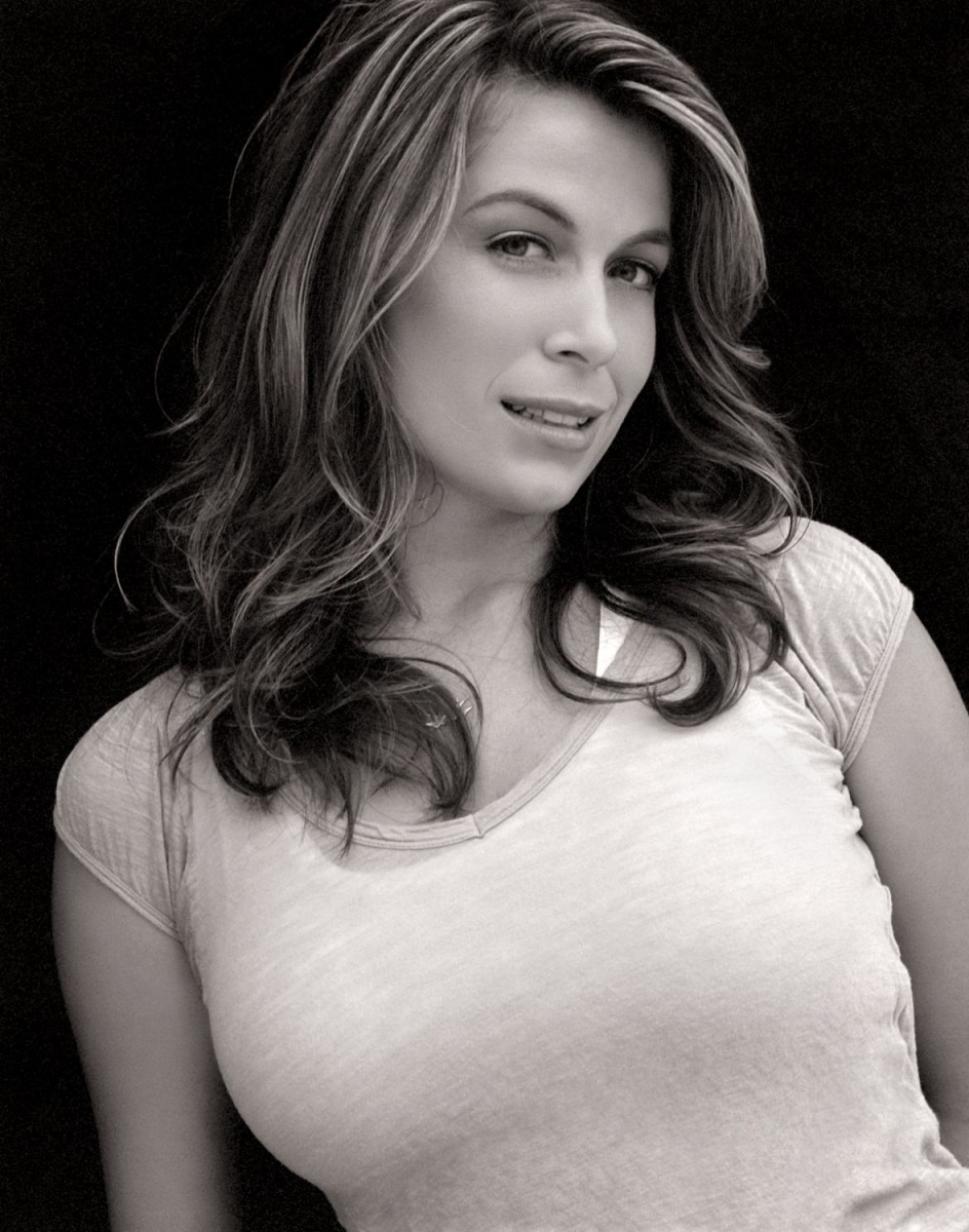 Sonya Walger: pic #492857