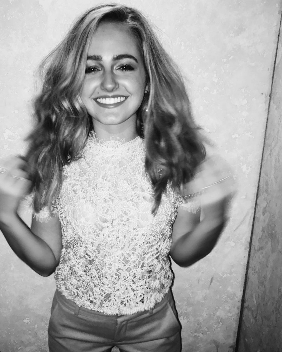 Sophie Reynolds: pic #1013396