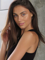 Stephanie Rayner photo #
