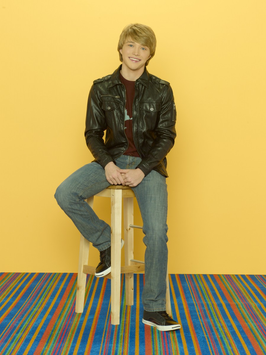 Sterling Knight: pic #468303