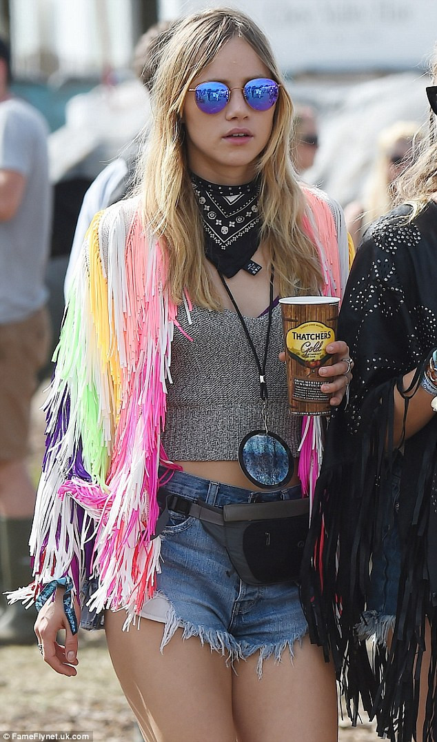 Suki Waterhouse: pic #782624