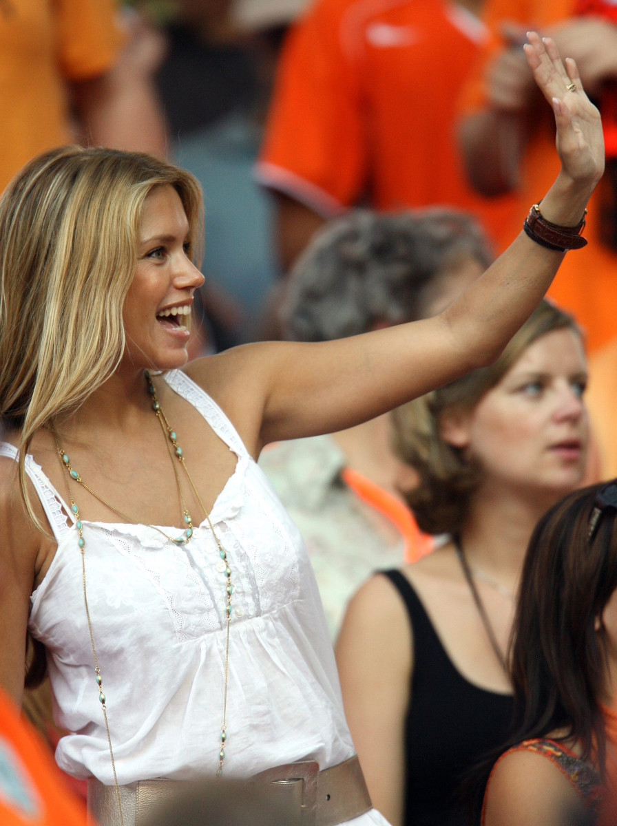 Sylvie Van Der Vaart: pic #340345