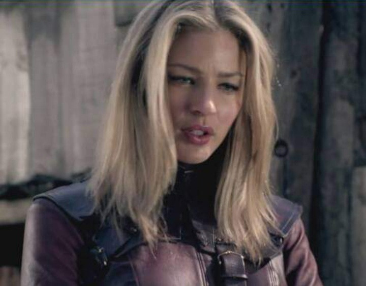 Tabrett Bethell: pic #1234610