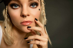 Taylor Hickson photo #